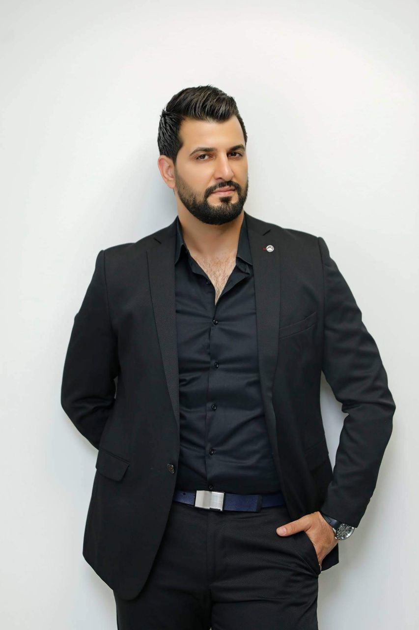 الفنان العراقي ستيوارت من أصول آشورية