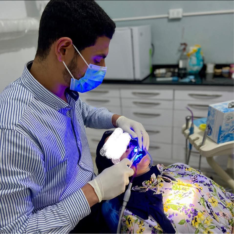 دكتور عاصم جميل… خبرة طبية ولمسة إنسانية في عالم طب الأسنان