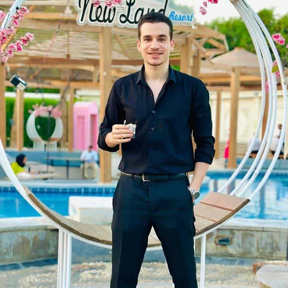 إسلام صقر… خبير سوشيال ميديا وإعلانات ممولة